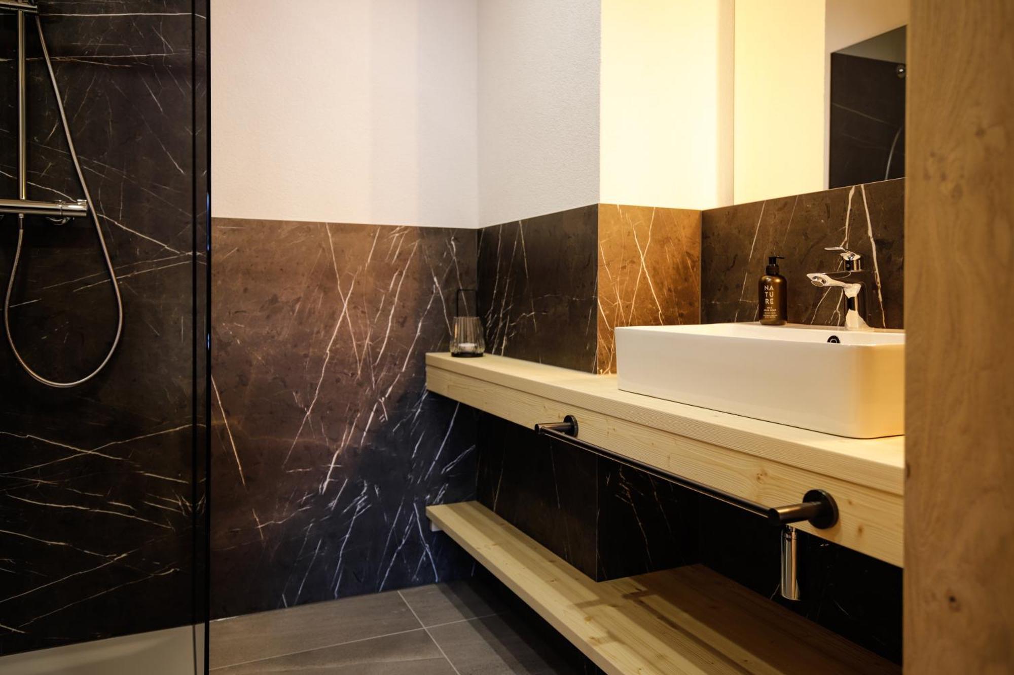 Wolf Apartments Padaun Vals Екстериор снимка