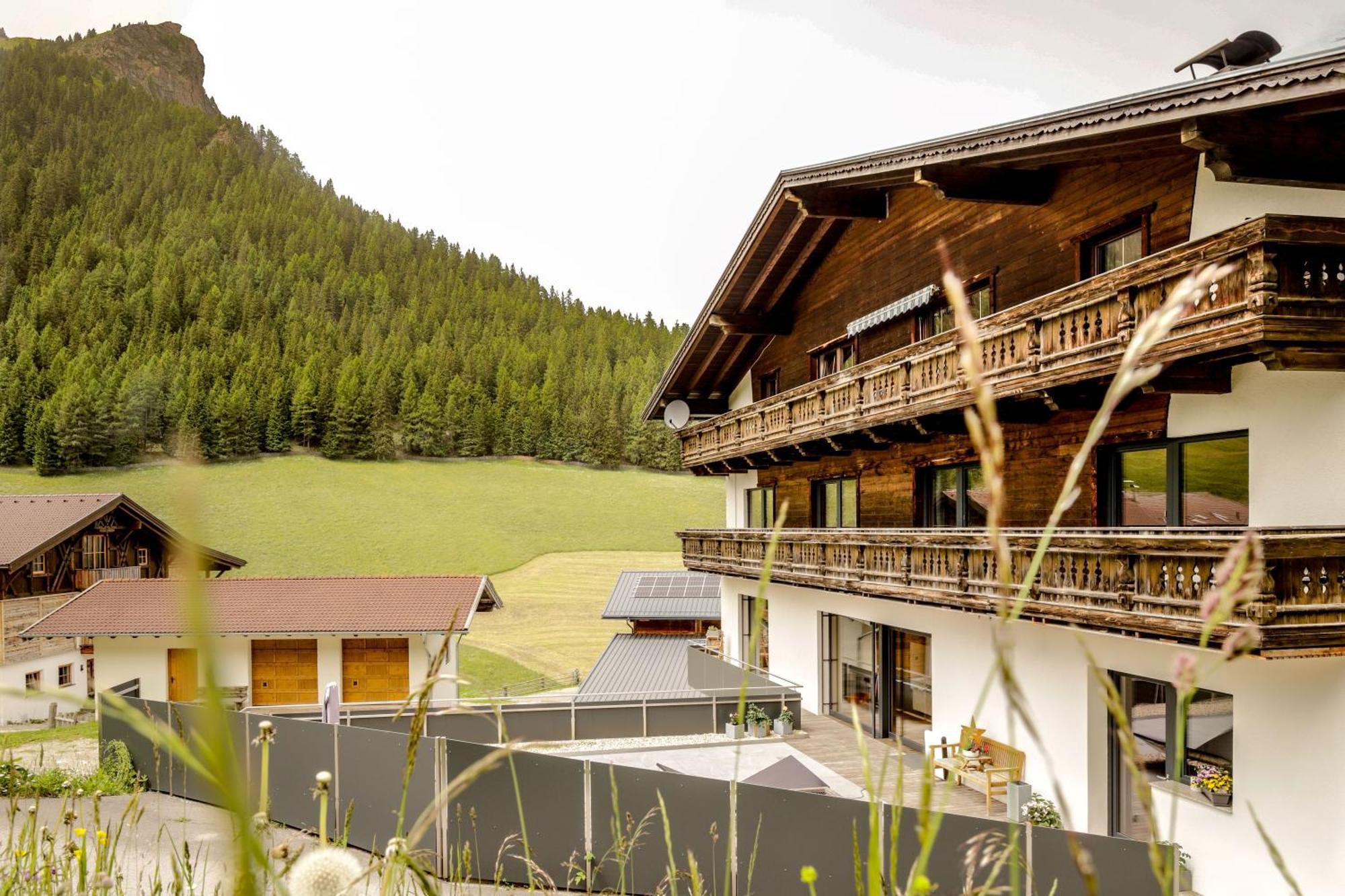 Wolf Apartments Padaun Vals Екстериор снимка