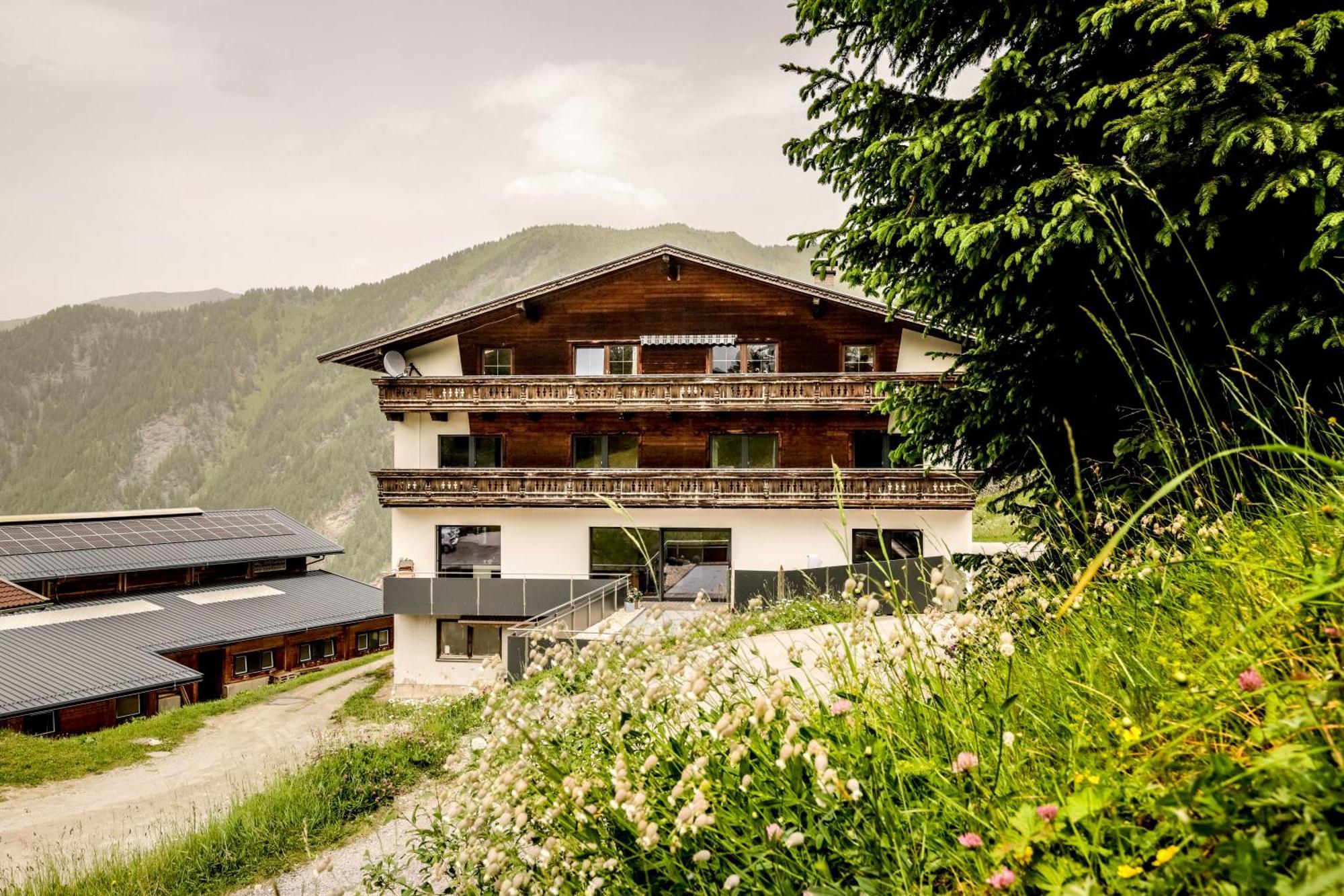 Wolf Apartments Padaun Vals Екстериор снимка